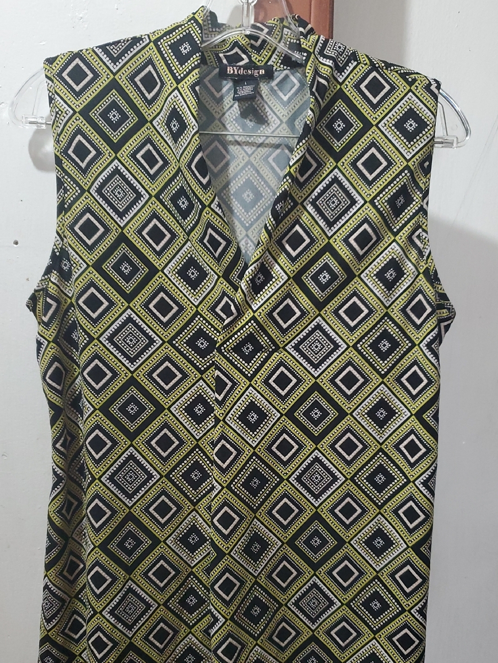BYdesign Sleeveless V-Neck Geometric Diamond Print Blouse - Black & Lime Size L